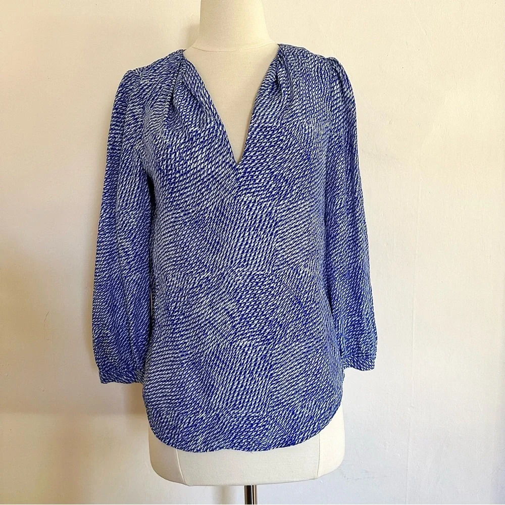 Joie Silk Top Blue and White Geometric Print Popover Shirt Blouse Size XS